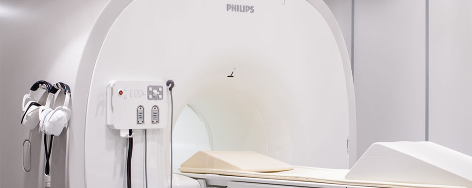 Roehre-fuer-Kernspintomographie-Roentgen-in-einer-Arztpraxis